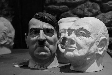 Dans les réserves du Musée du Merveilleux artfor6126