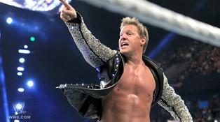 Alors qu'il était venu s'adresser aux fans de catch, Chris Jericho submergé par l'émotion quitte le ring en larmes