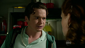 Critiques Séries : Suburgatory. Saison 1. Episode 11. Out in the Burbs. vlcsnap-2012-01-12-18h39m45s37.png