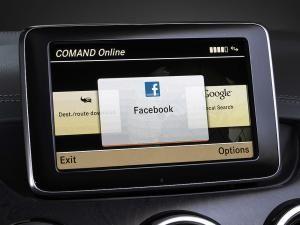 (CES 2012) Mercedes met Facebook dans la Benz Benz Benz