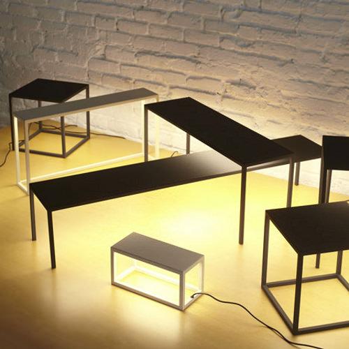 BlancoWhite tables empilables lumineuses par Antoni Arola BlancoWhite tables empilables lumineuses par Antoni Arola