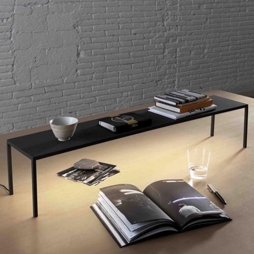 BlancoWhite tables empilables lumineuses par Antoni Arola BlancoWhite tables empilables lumineuses par Antoni Arola
