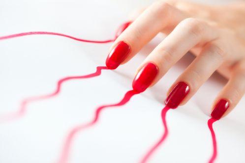 vernis-à-ongles Je suis nue sous mon vernis rouge