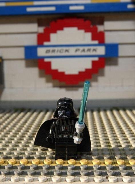 lego londres star wars dark vador gnd geek Quand les Lego Star Wars envahissent Londres geekart geek gnd geekndev