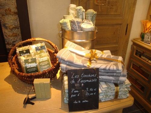 Savons-a-l-huile-d-olive-premiere-pression-provence-ile-saint-louis-blog-hotel-du-jeu-de-paume-paris-france Première Pression Provence: de l’or en bouteille