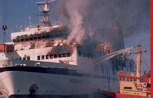 Ferry en feu (Scandinavian Star) - Reportage, la minute de vérité Scandinavian-Star-incendie-croisiere.jpg