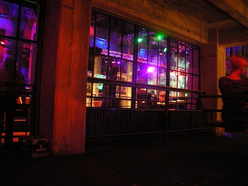 Berghain, la boite de nuit la plus connue de Berlin, construite dans une ancienne unsine Célibataire, et Alors ? Les Meilleures Destinations de Vacances Solo ou entre Amis !
