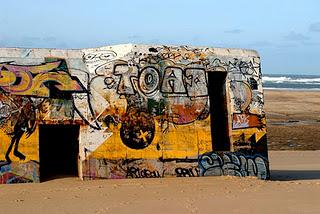 Graffiti sur les blockhaus de la côte atlantique