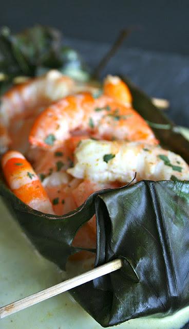 CREVETTES EN FEUILLES DE BANANIER CREVETTES EN FEUILLES DE BANANIER