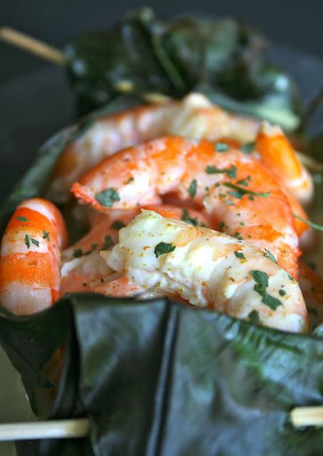 CREVETTES EN FEUILLES DE BANANIER CREVETTES EN FEUILLES DE BANANIER