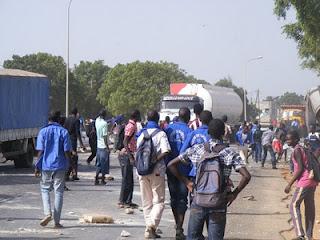 Sénégal: l'école est dans la rue et tout le monde s'en fout