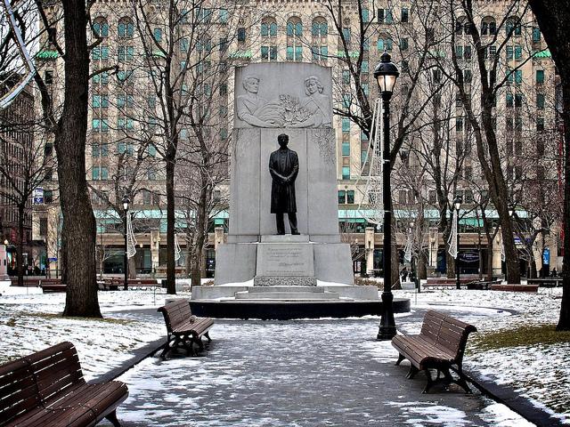 Lunch hour in Montreal....ou Apéros à midi :-) DSC08415