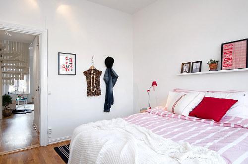 Appartement duplex suédois - Conseils Déco 11 - La chambre Une déco d’appartement en Cyan, Magenta, Jaune et Noir