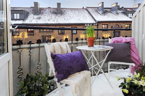 Appartement duplex suédois - Conseils Déco 12 - Le balcon Une déco d’appartement en Cyan, Magenta, Jaune et Noir