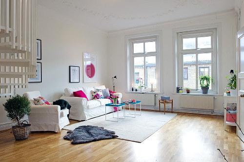 Appartement duplex suédois - Conseils Déco 3 - Le salon Une déco d’appartement en Cyan, Magenta, Jaune et Noir