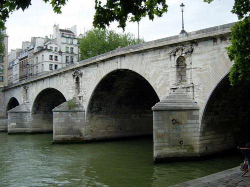 pont-marie-des-amoureux-offre-saint-valentin-blog-hotel-du-jeu-de-paume-paris Où s’embrasser à Paris pour la Saint-Valentin?