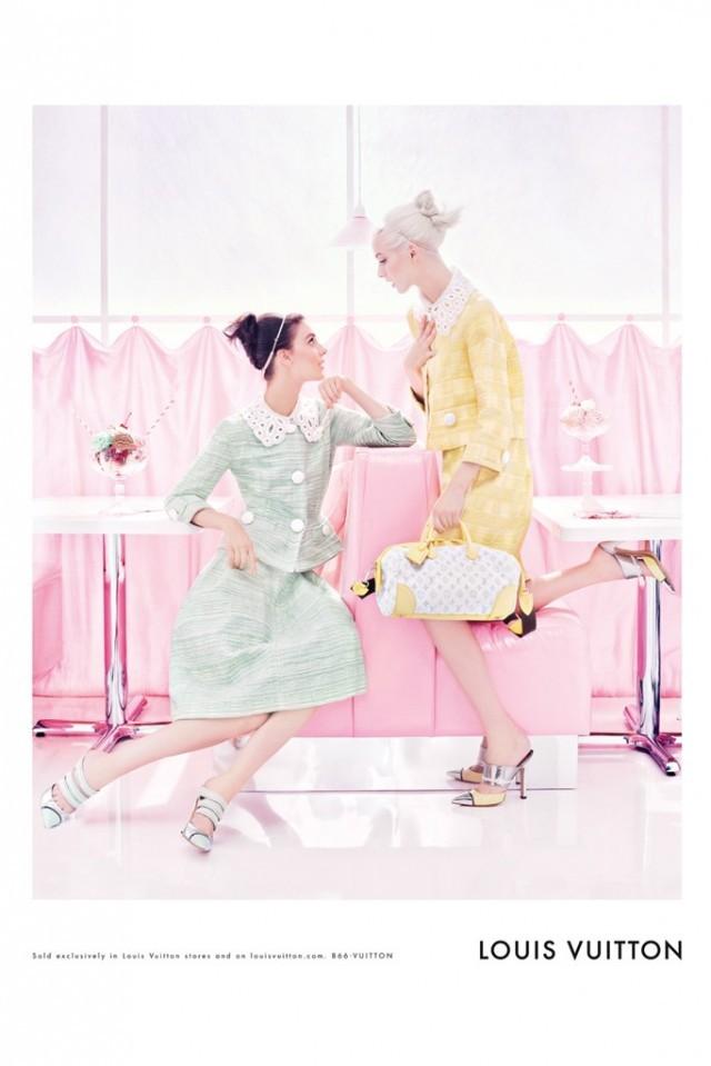Visuel complet de la collection poudrée de Louis Vuitton Printemps/été 2012 Louis-Vuitton-Spring-Summer-2012-Steven-Meisel-01-640x959.jpg