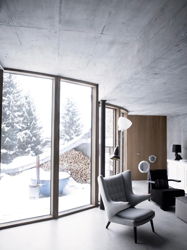 decocrush_visite_deco_cabane_chalet_design_ecologique_suisse { Visite Déco } Un chalet troglodyte design et écologique