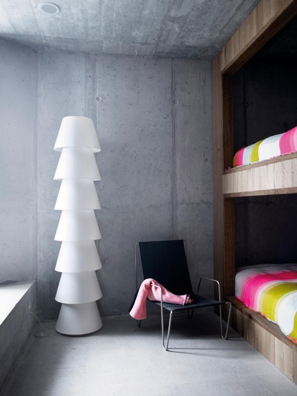 decocrush_visite_deco_cabane_chalet_design_ecologique_suisse5 { Visite Déco } Un chalet troglodyte design et écologique