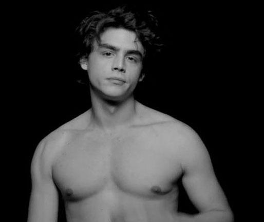 Pierre Perrier : le jeune espoir se dénude …