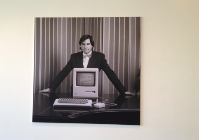 L’héritage de Steve Jobs sur la vie au campus d’Apple avec des affiches et des citations