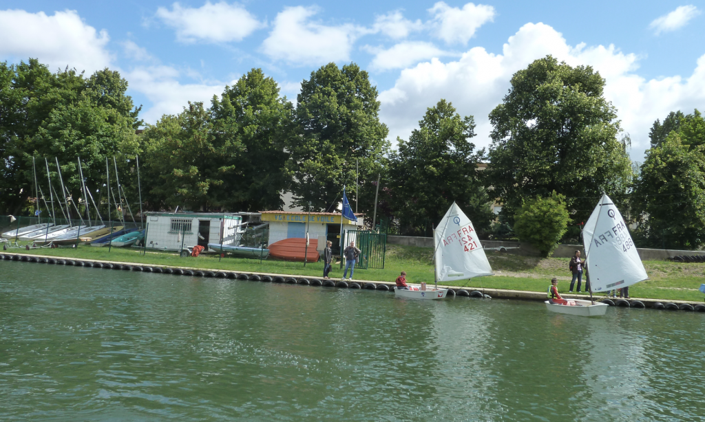 La base AVANT les travaux... Base de voile de la VGA : très chers bateaux…