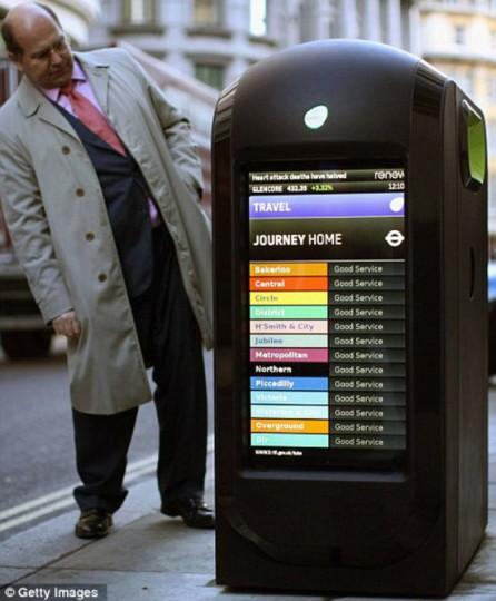 london smart recycle bin thumb 550xauto 82408 446x540 Des bacs de recyclages dotés décrans LCD à Londres
