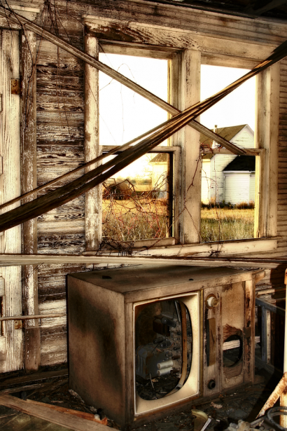 Abandoned_House_IV_Television_by_Charmed_n_Dangerous La littérature, une forme de résistance?