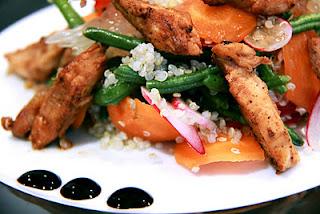 Salade de Quinoa au Poulet et ses Légumes croquants
