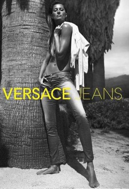 Gisele Bündchen topless dans la nouvelle campagne Versace jeans Gisele Bundchen sexy campagne publicitaire Versace Jeans
