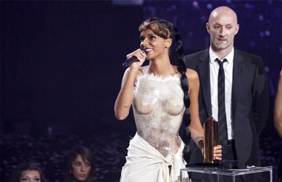 Shy'm super sexy aux NRJ Music Awards ! Shy'm corset sexy NRJ Music Awards