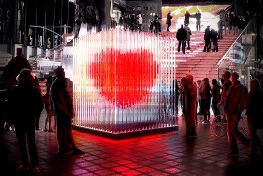 giant beating heart nyc Un coeur LED dans Time Square pour la St Valentin 