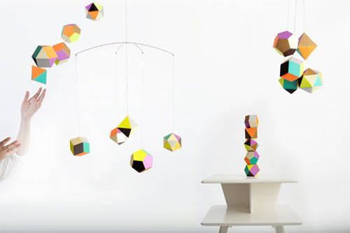 Mobile de papier Themis Graphic Design par Clara Von Zweigbergk Mobile de papier Themis Graphic Design par Clara Von Zweigbergk