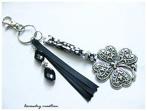 Des créations sur mesure porte clef treffle et liberty