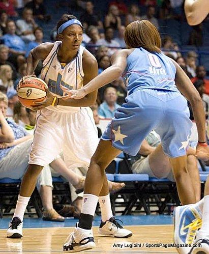 WNBA : Deux re-signatures Shay-MURPHY--Chicago-_Amy-Lugibihl.jpg