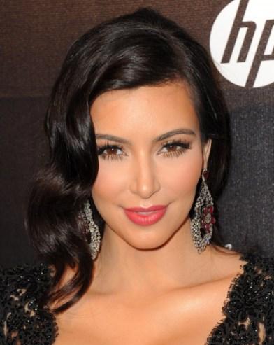 Kim Kardashian… Le tutoriel et les produits de son sublime maquillage!