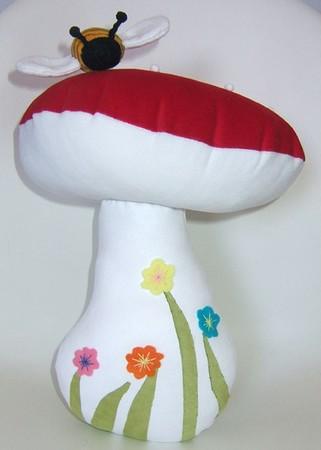 BOITE A MUSIQUE GROS CHAMPI ET PETITE BZZBZZ boite_a_musique_champi