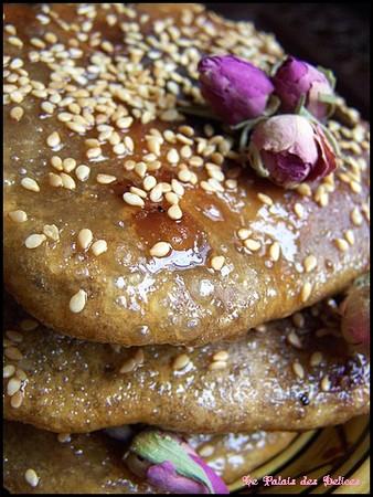 Rghaifs belouz ou Msemmens aux amandes et au miel ( Maroc ) Rghaifs_Belouz__1_