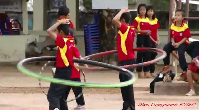 Ecole Thaïlande, A fond le Hulla Hop [HD]