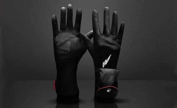 g3 gloveliners black1 big1 600x369 Warmthru G3 : des gants chauffants rechargeables