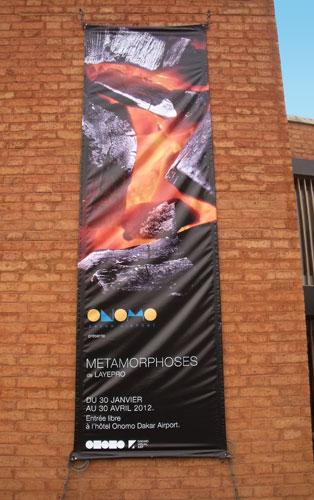 Affiche de l'expo Metamorphoses à l'hôtel Onomo Dakar Airport
