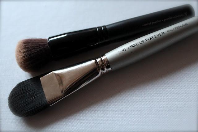 Mon teint se transforme en toile avec le Pinceau Poudre Minérale de Sephora et le Pinceau Teint HD de Make Up For Ever Mon teint se transforme en toile avec le Pinceau Poudre Minérale de Sephora et le Pinceau Teint HD de Make Up For Ever