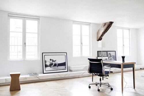 Un appartement à Paris - Architecture intérieure Frederic Berthier - Photo Benoit Linero 1 Du blanc, du noir, du bois et un peu de marbre… Un appartement à Paris par Frederic Berthier