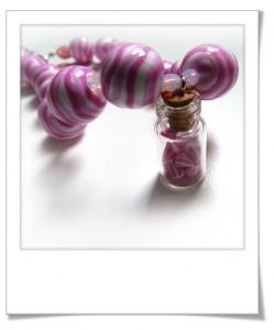 collier fiole berlingots roses collier fiole berlingots roses