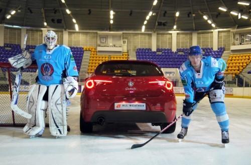 Une Giulietta qui joue au Hockey. Mais qui sont les stars ? alfa romeo,giulietta,hockey,david phillips