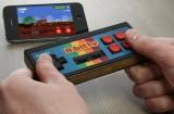 ecea 8 bitty playing 160x105 iCade 8 Bitty : une manette pour votre smartphone/tablette