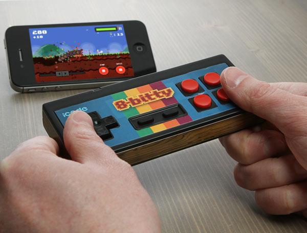 ecea 8 bitty playing iCade 8 Bitty : une manette pour votre smartphone/tablette