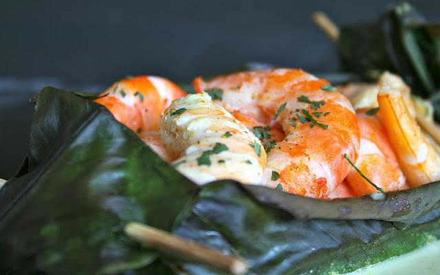 CREVETTES EN FEUILLES DE BANANIER CREVETTES EN FEUILLES DE BANANIER