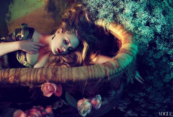 Adele, la beauté à la voix d'or, en couverture de Vogue