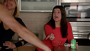 Critiques Séries : Happy Endings. Saison 2. Episode 14. vlcsnap-2012-02-16-07h14m05s225.png